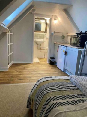 The Snug - cosy studio in Grade II listed building